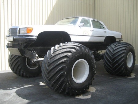 Tỷ phú chơi sang, khắc tên dài 3km trên đảo ảnh 7